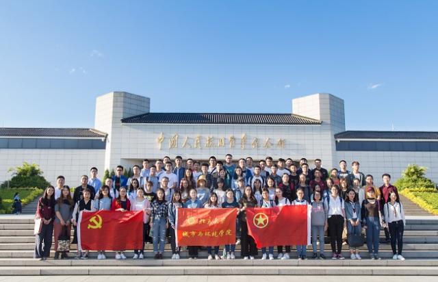 1.参加活动同学在中国抗日战争纪念馆前的合影.jpg